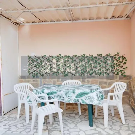 Luigina, Piano Terra, Due Posti Auto E A 200 M Dal Mare! By Alfareal *