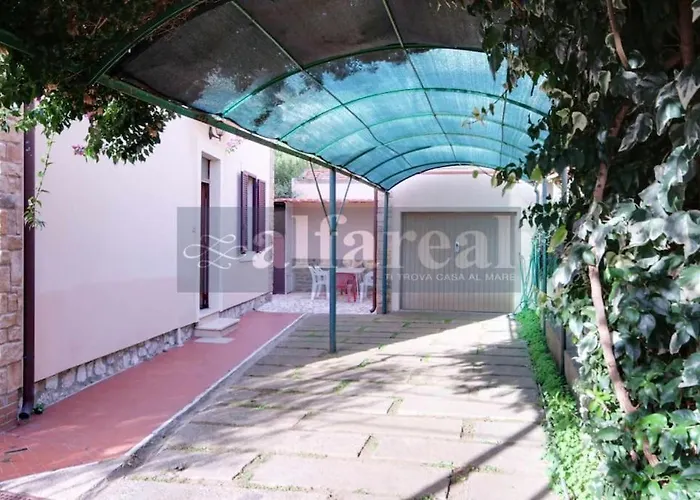 Luigina, Piano Terra, Due Posti Auto E A 200 M Dal Mare! By Alfareal *