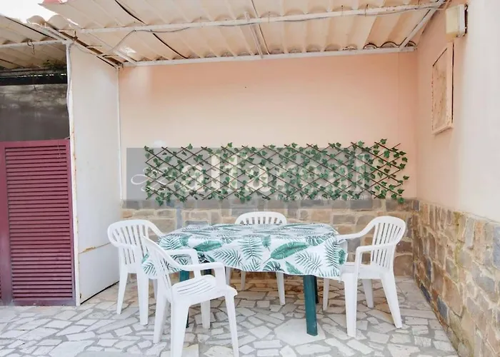 Luigina, Piano Terra, Due Posti Auto E A 200 M Dal Mare! By Alfareal *